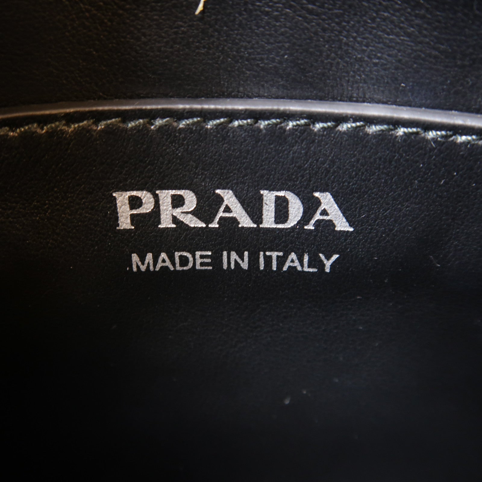 PRADA 牛皮皮革Shoulder Bag銀扣鏈帶肩背袋黑色