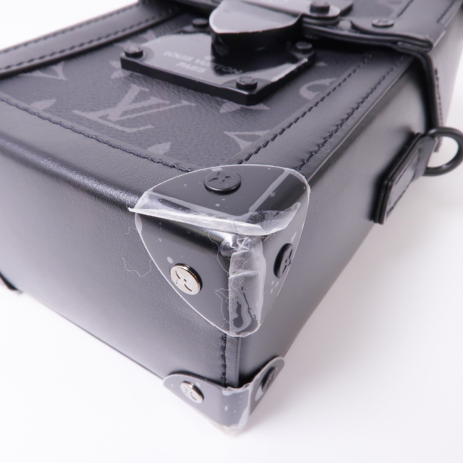 LOUIS VUITTON Monogram Eclipse Vertical Trunk Wearable Wallet肩背袋
