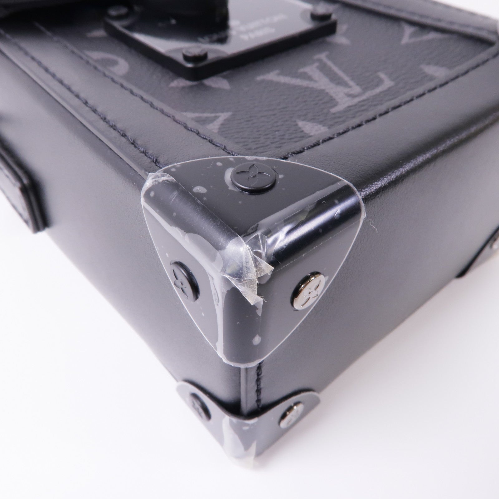 LOUIS VUITTON Monogram Eclipse Vertical Trunk Wearable Wallet肩背袋