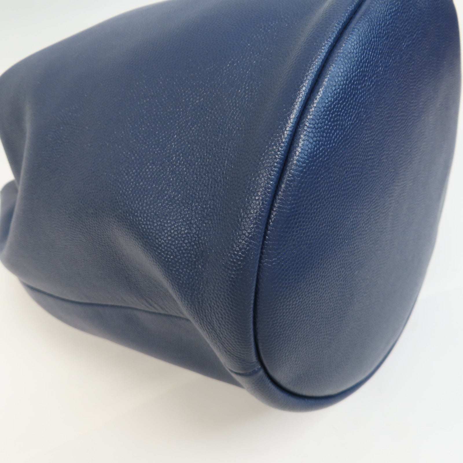 CHANEL Caviar皮革Bucket Bag金扣鏈帶肩背袋藍色