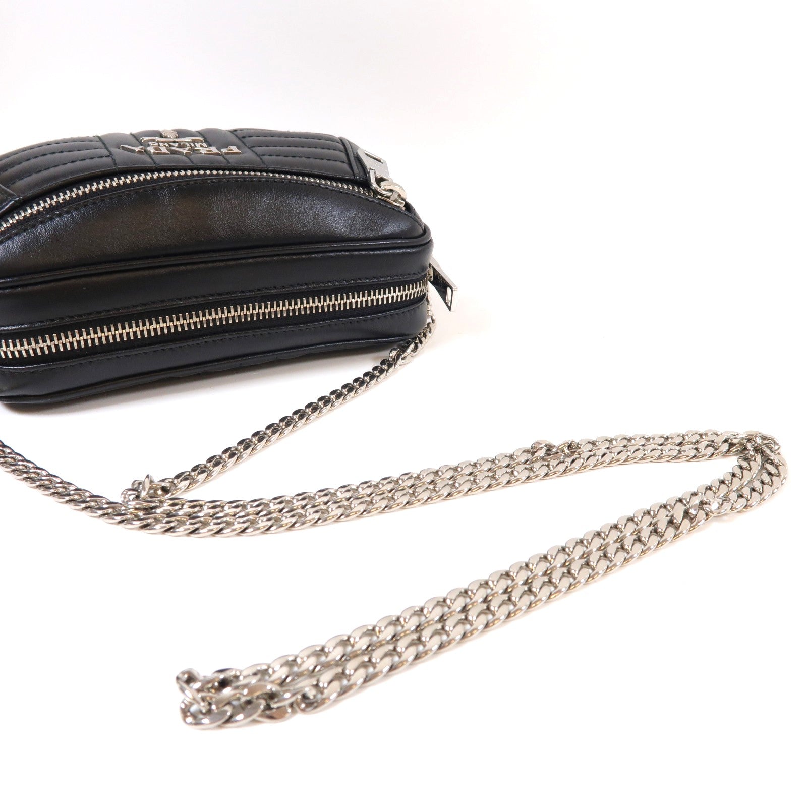 PRADA 牛皮皮革Shoulder Bag銀扣鏈帶肩背袋黑色
