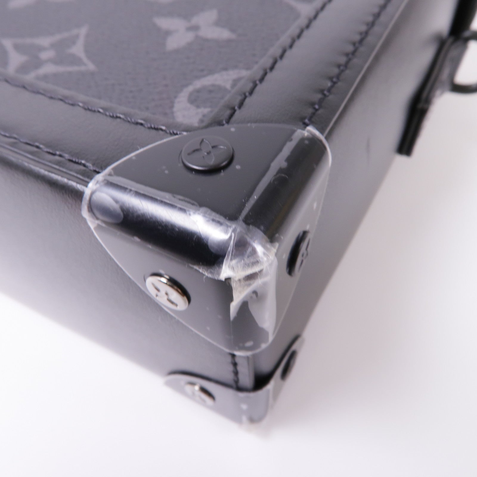 LOUIS VUITTON Monogram Eclipse Vertical Trunk Wearable Wallet肩背袋