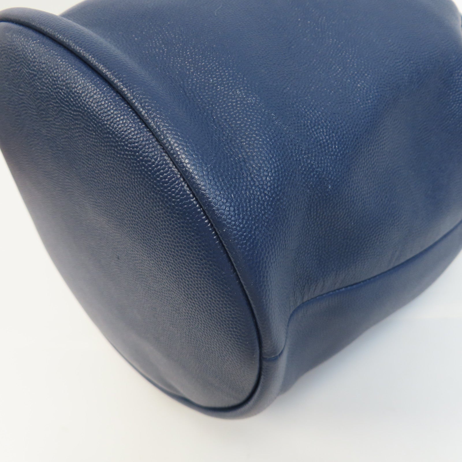 CHANEL Caviar皮革Bucket Bag金扣鏈帶肩背袋藍色