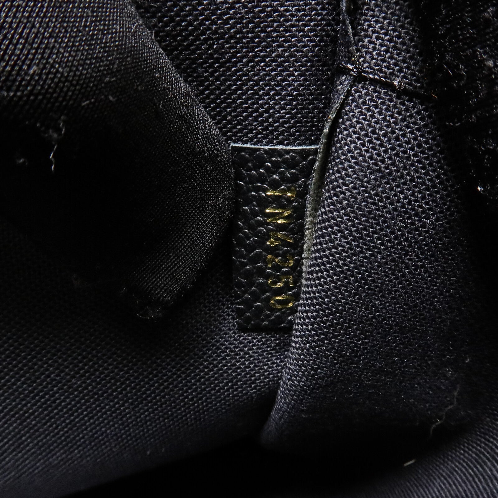 LOUIS VUITTON Monogram Empreinte Daily Pouch金扣手拿包