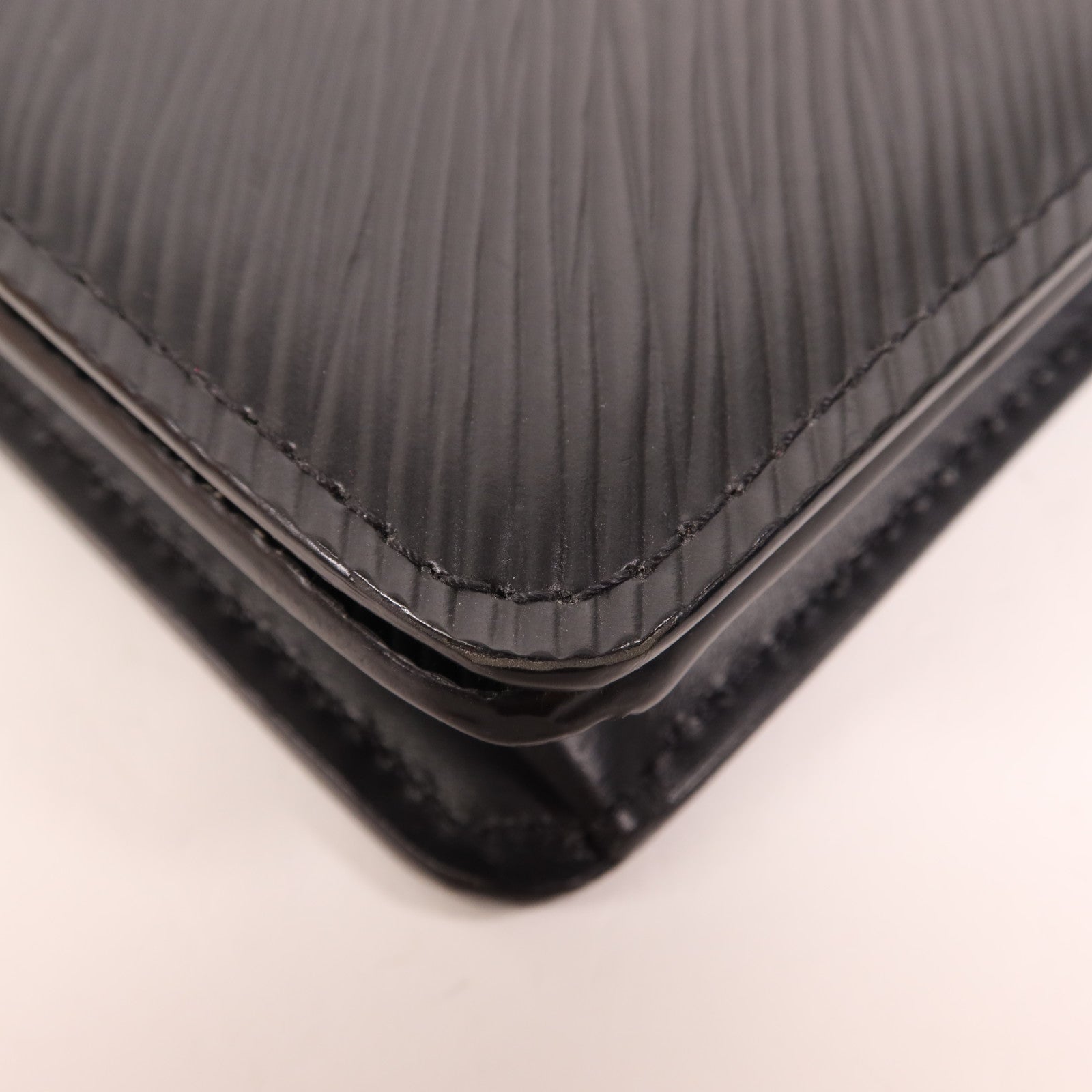 LOUIS VUITTON Epi Twist Shoulder Bag金扣鏈帶肩背袋