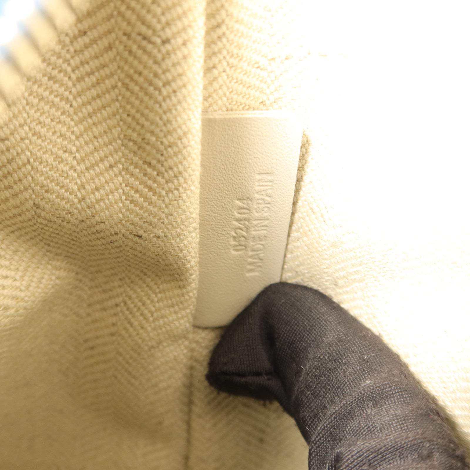 LOEWE 牛皮皮革Puzzle Fold Wash Bag手挽袋
