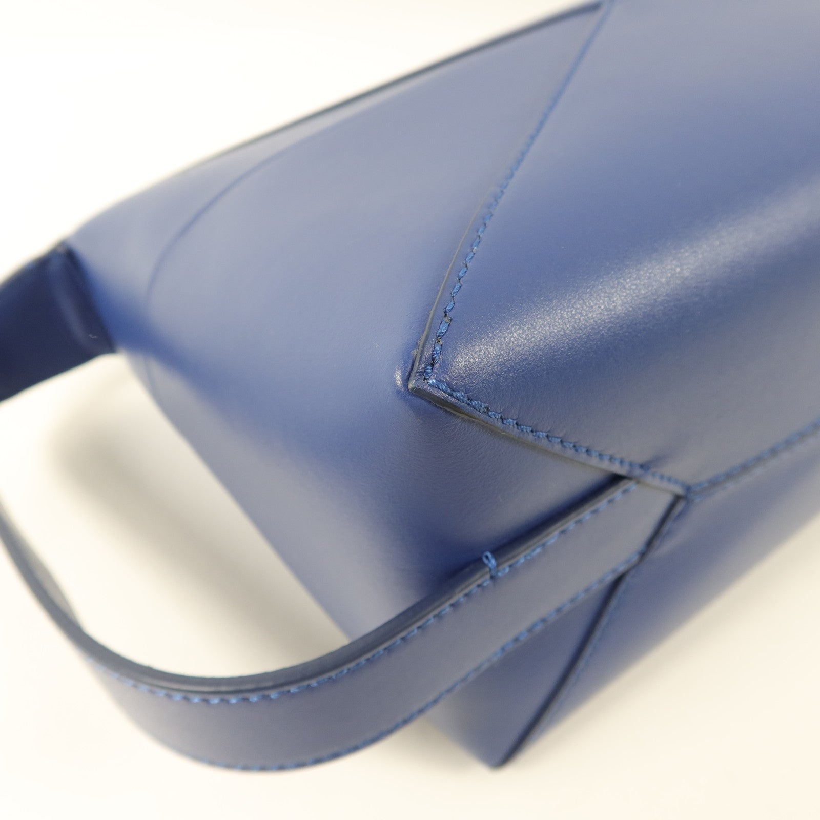 LOEWE 牛皮皮革Puzzle Fold Wash Bag手挽袋