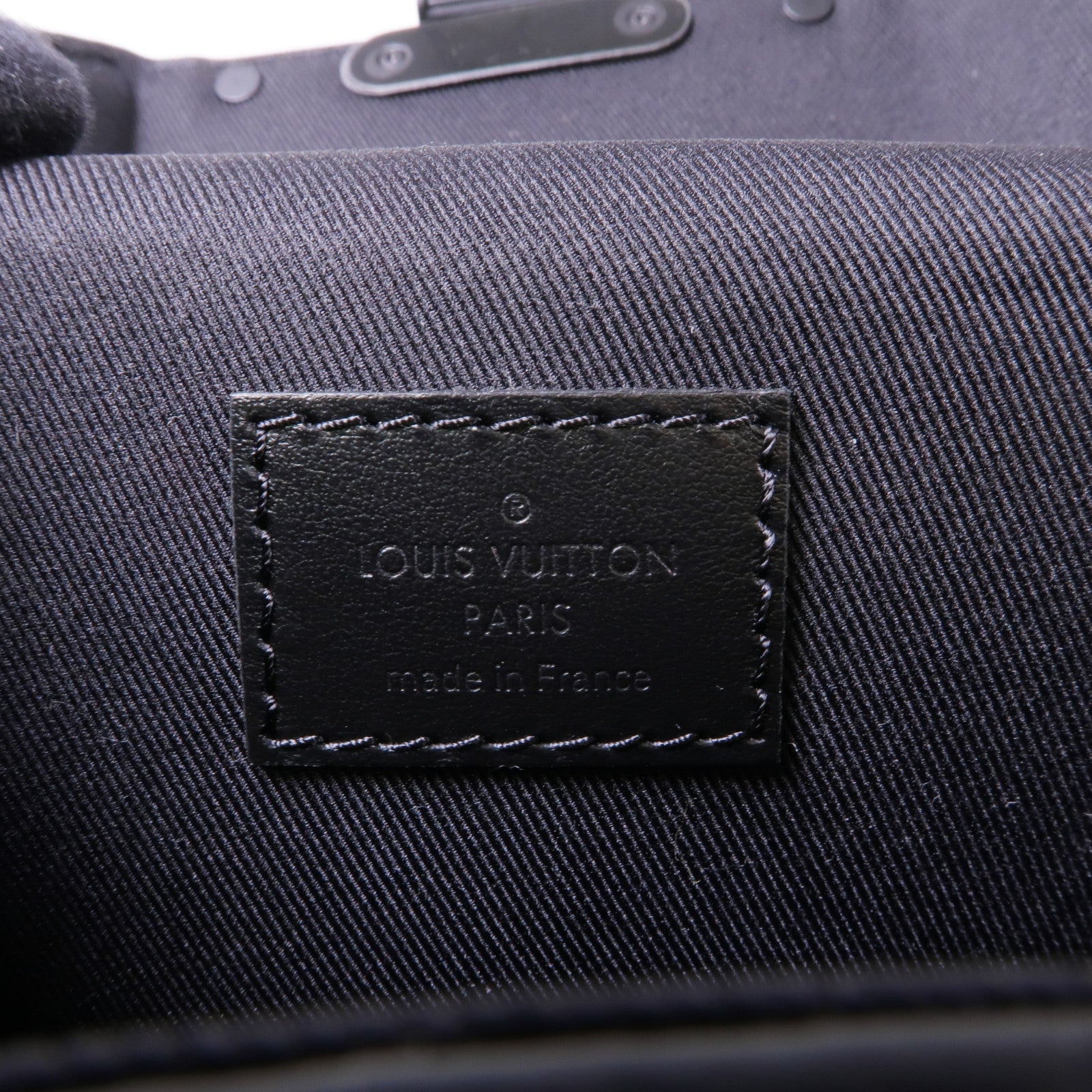 LOUIS VUITTON Monogram Eclipse Vertical Trunk Wearable Wallet肩背袋