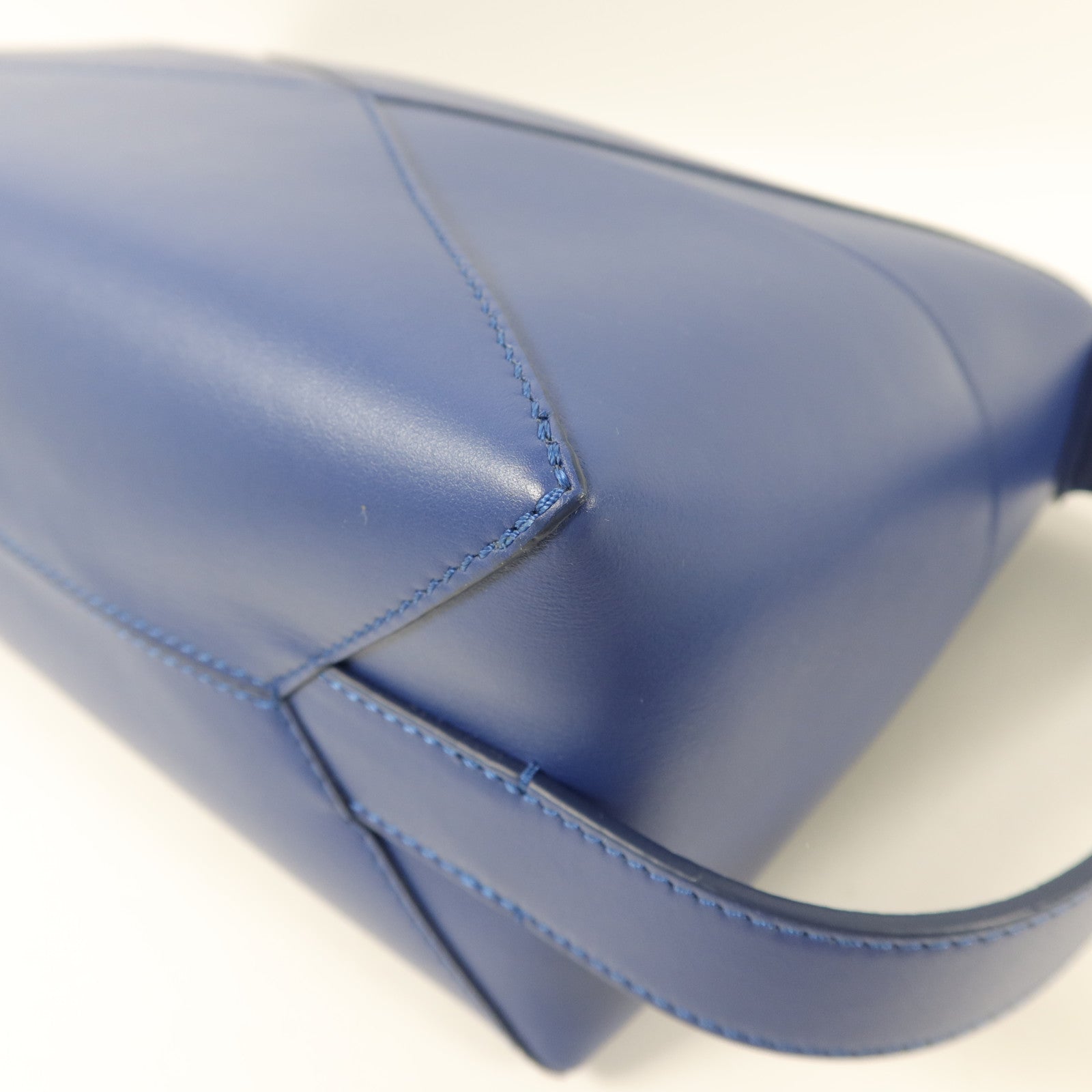 LOEWE 牛皮皮革Puzzle Fold Wash Bag手挽袋