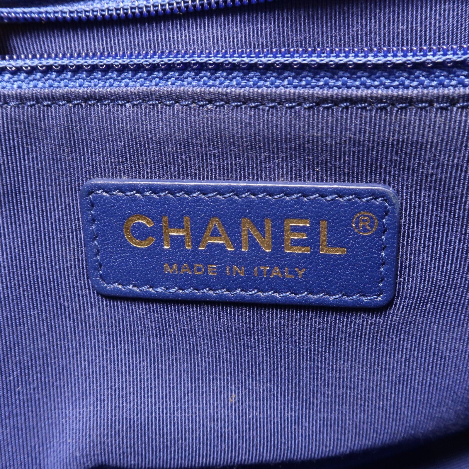 CHANEL 牛皮皮革Carry Around Flap Bag鏈帶手挽肩背兩用袋