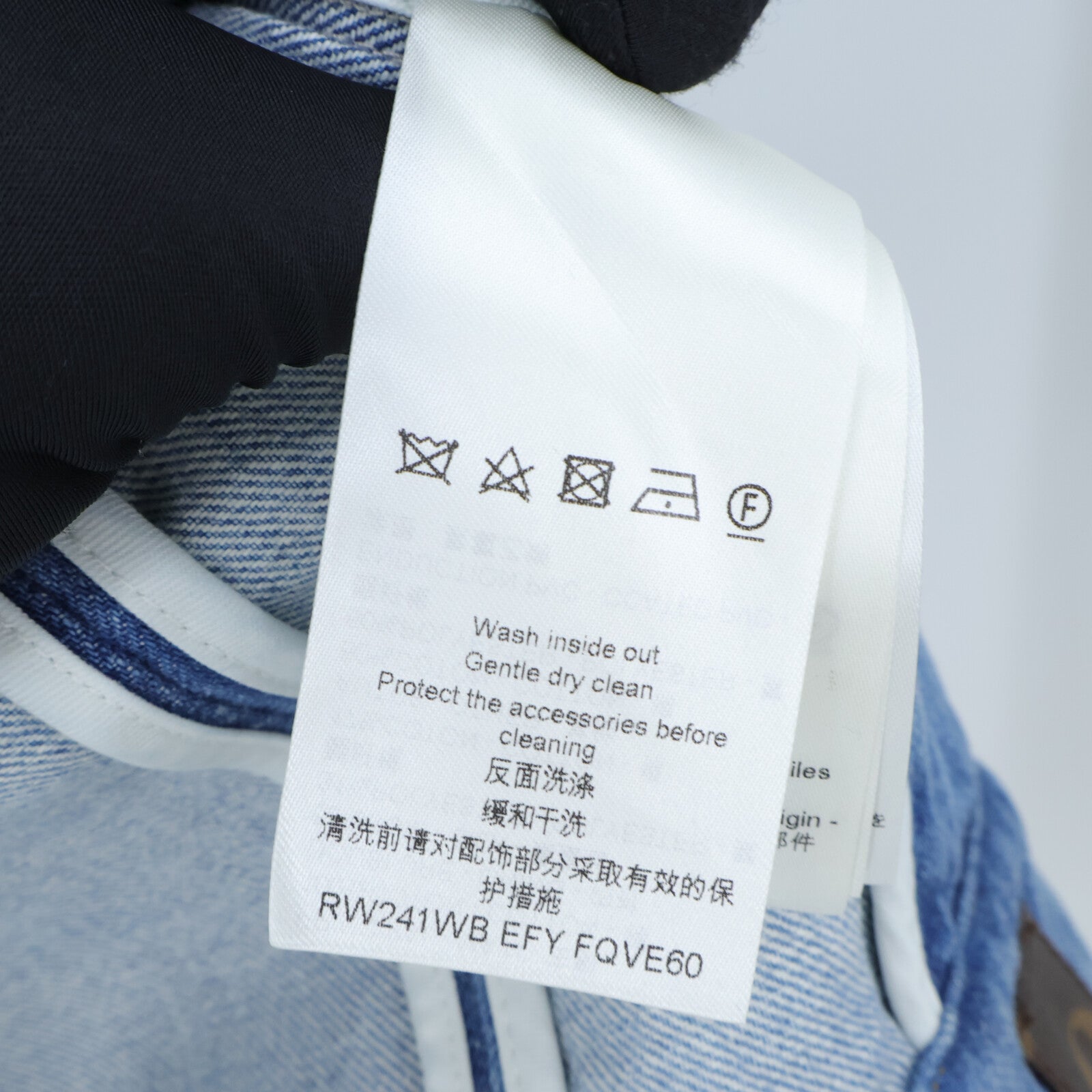 LOUIS VUITTON Collarless Double-Breasted Denim Jacket外套