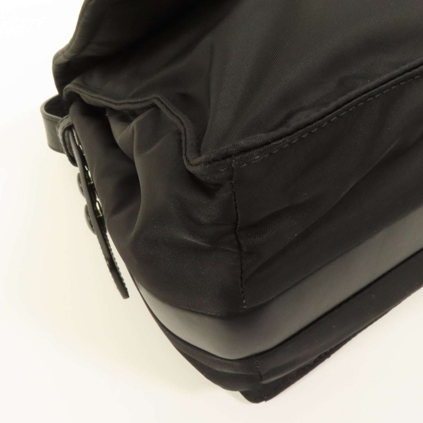 PRADA 尼龍Traveller Medium肩背袋