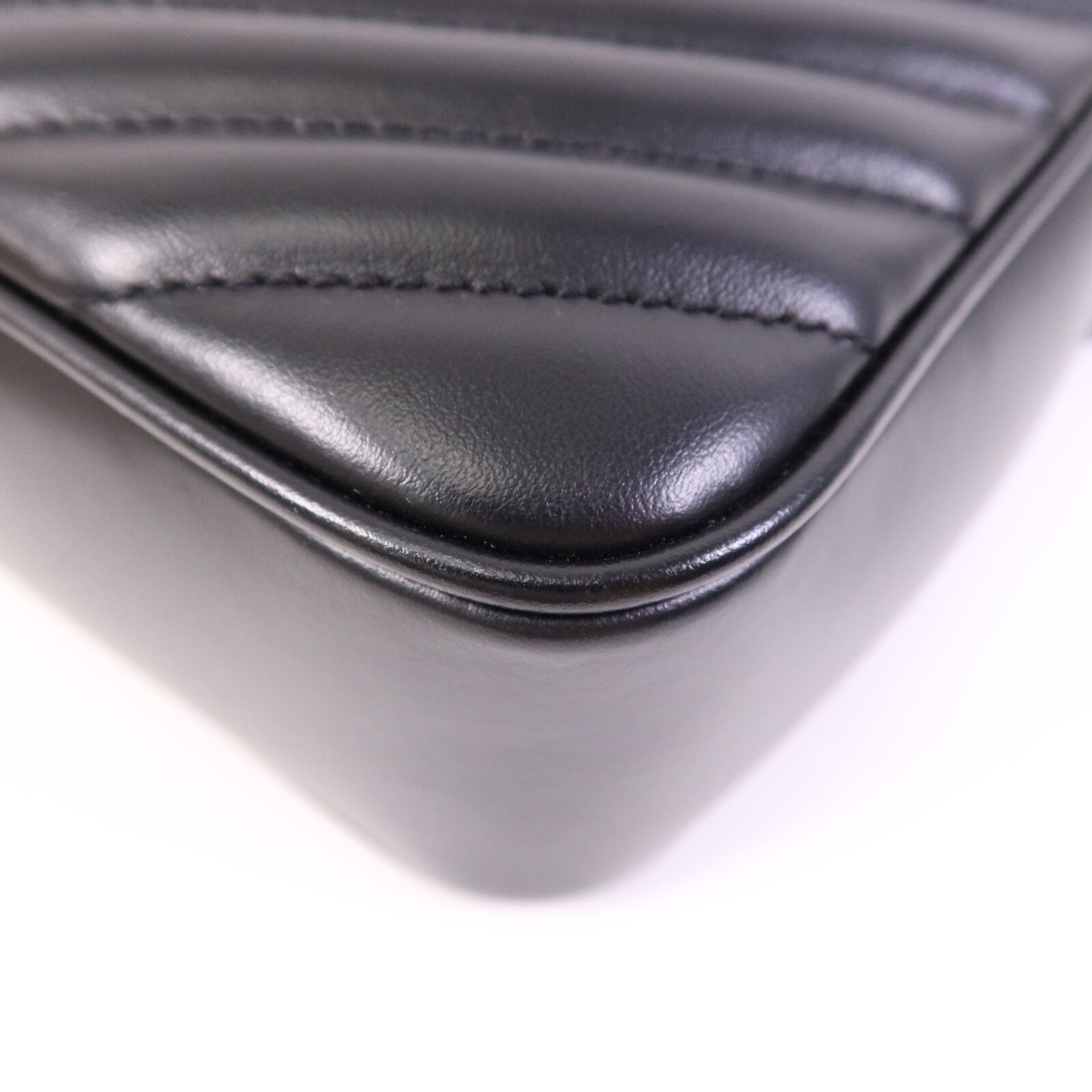 SAINT LAURENT 牛皮皮革Lou Camera Bag金扣肩背袋