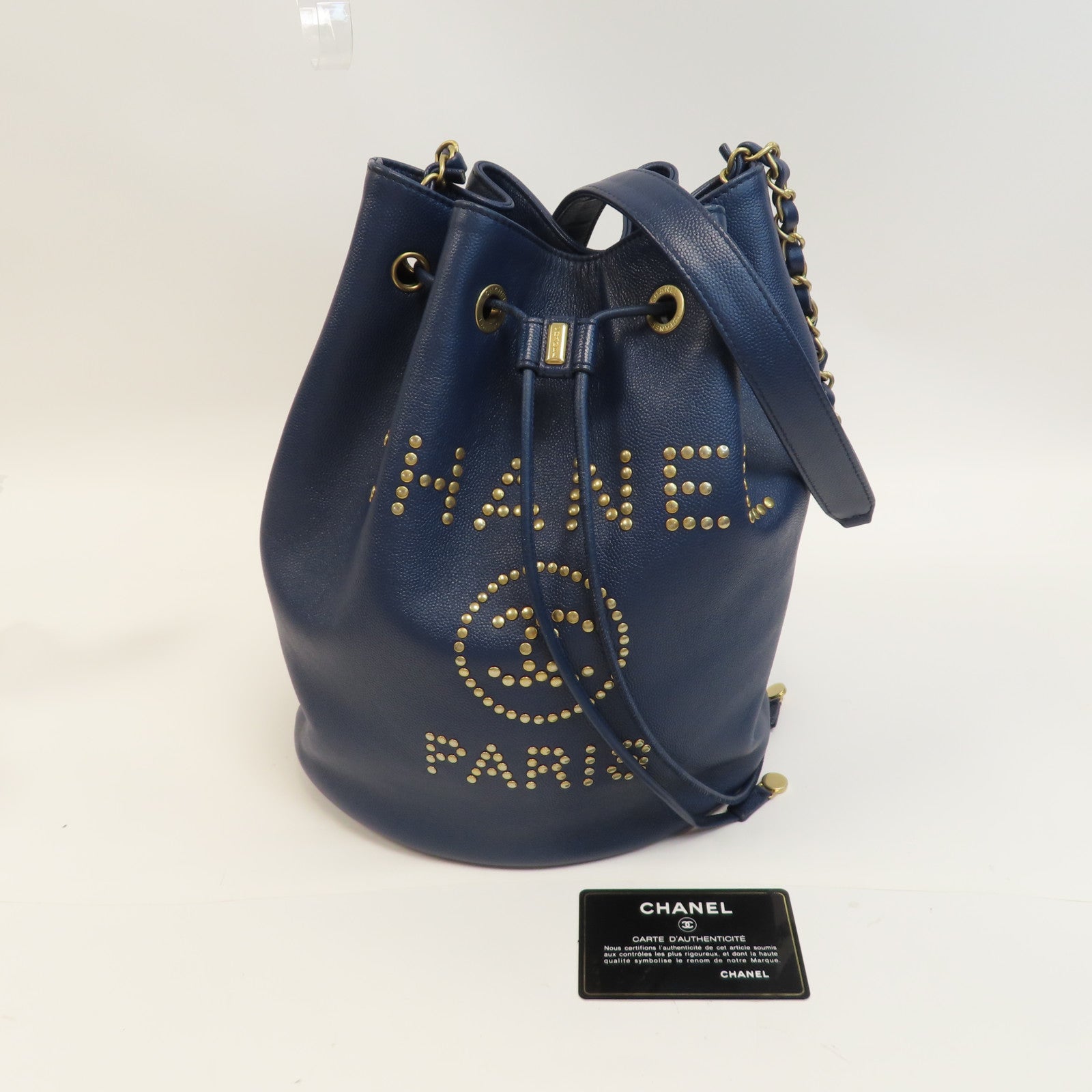 CHANEL Caviar皮革Bucket Bag金扣鏈帶肩背袋藍色