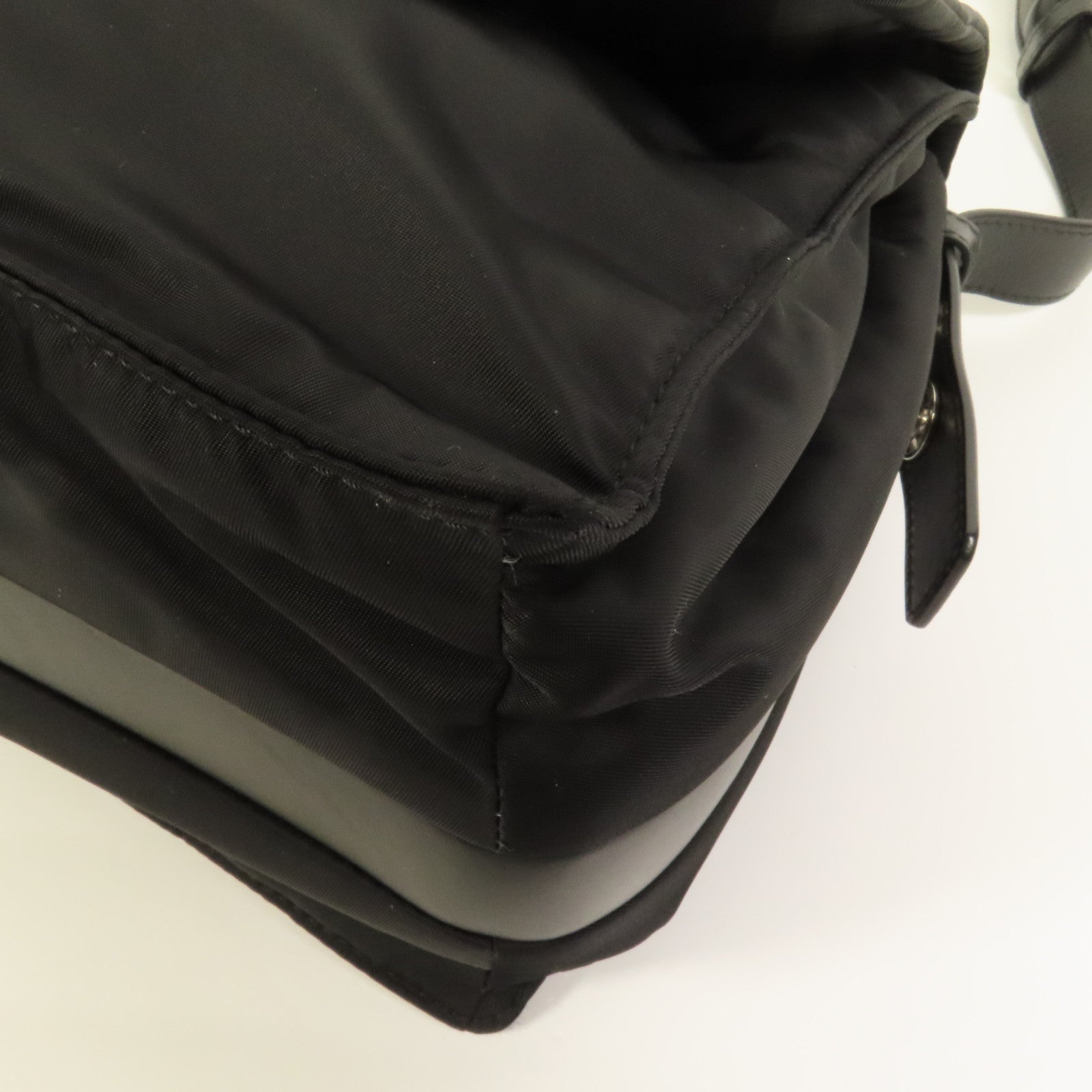 PRADA 尼龍Traveller Medium肩背袋