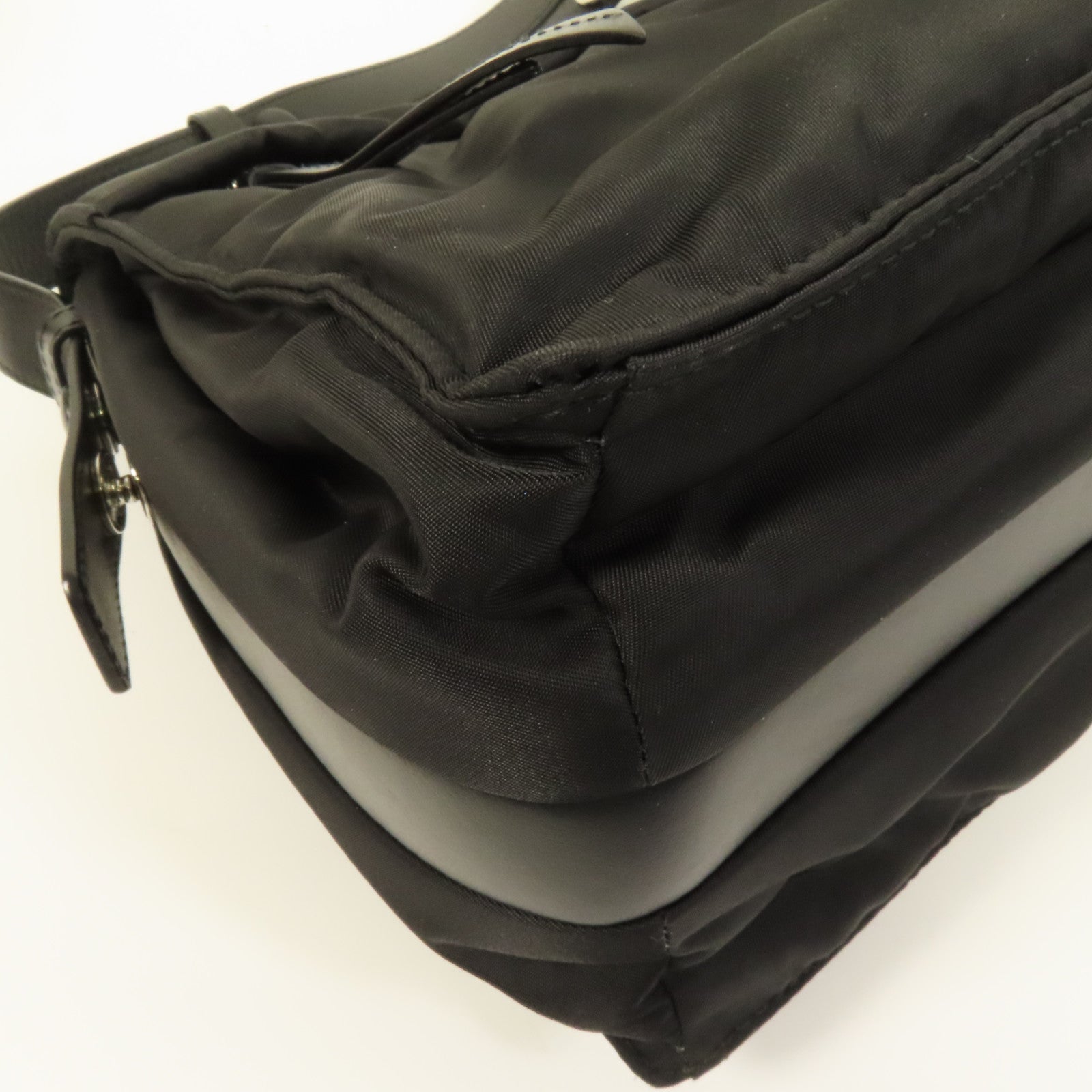 PRADA 尼龍Traveller Medium肩背袋