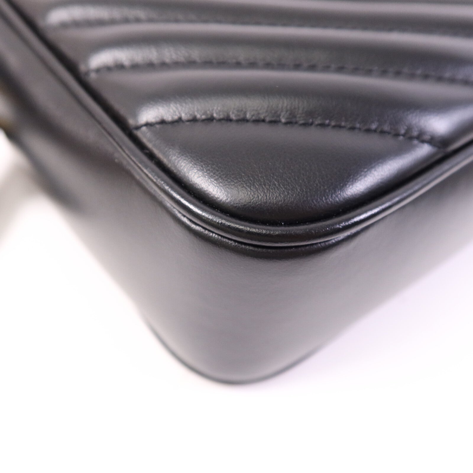 SAINT LAURENT 牛皮皮革Lou Camera Bag金扣肩背袋