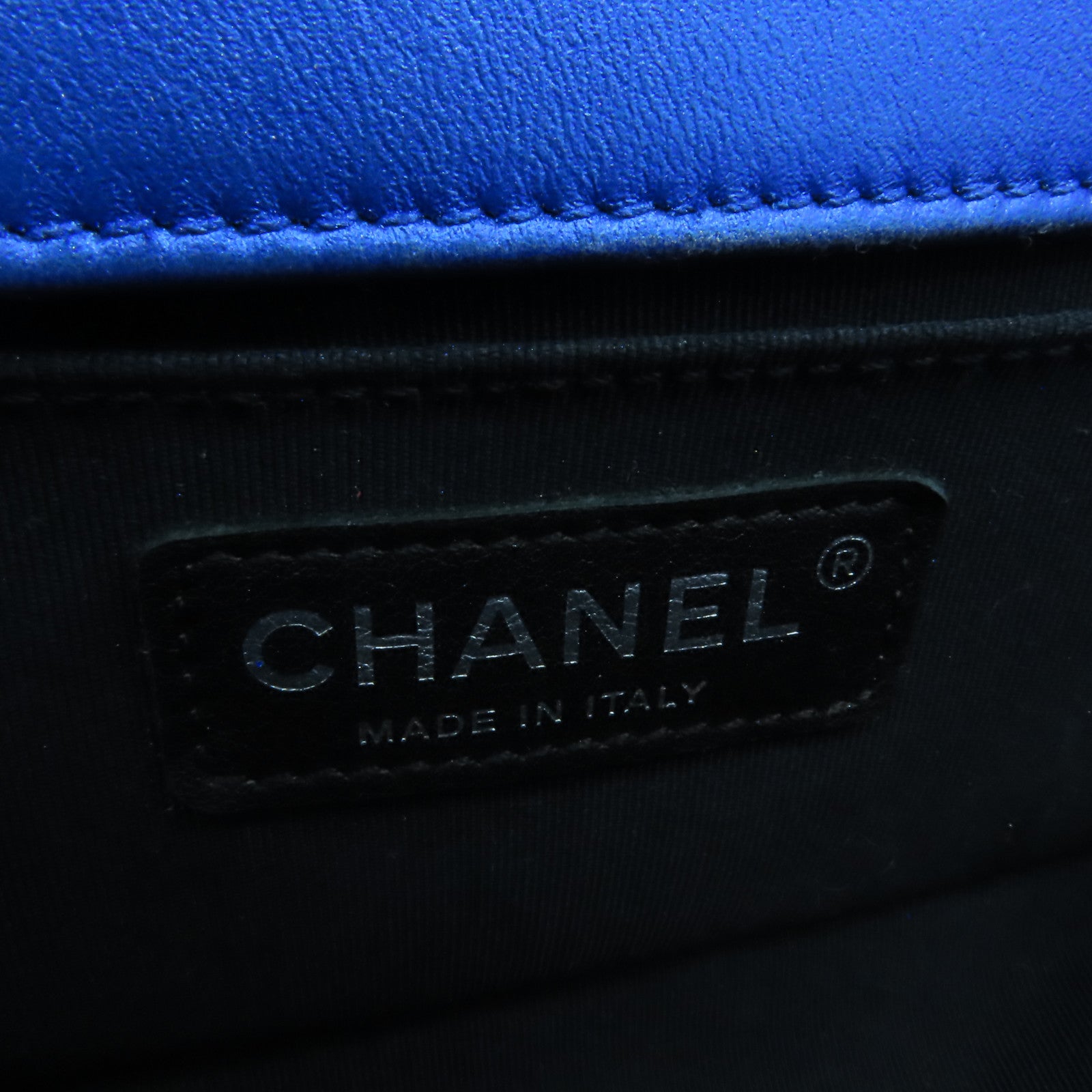 CHANEL **【激減優惠】菱格漆皮皮革Boy Chanel銀扣鏈帶肩背袋藍色