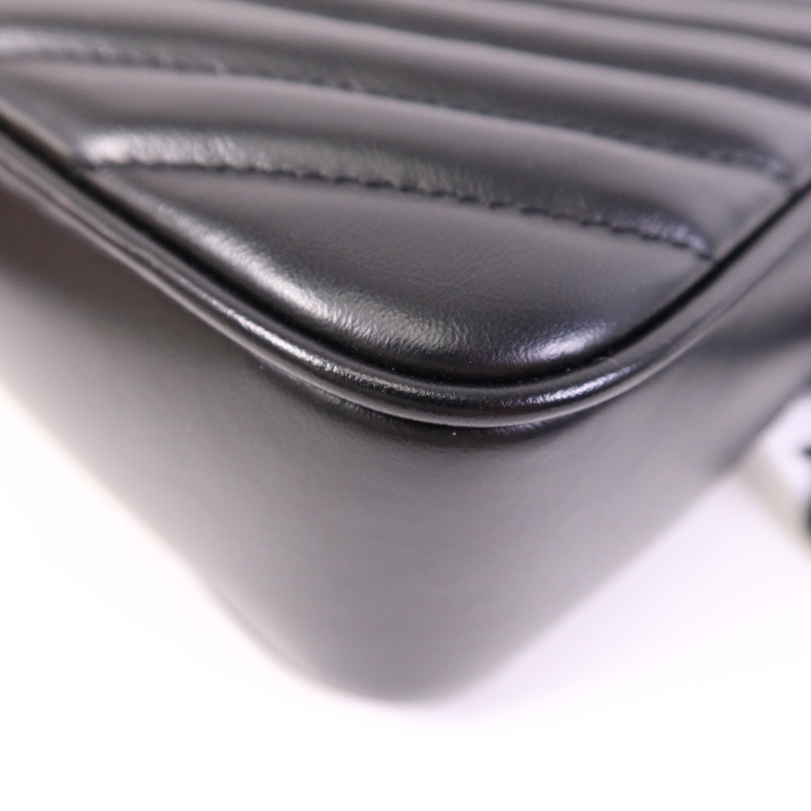 SAINT LAURENT 牛皮皮革Lou Camera Bag金扣肩背袋