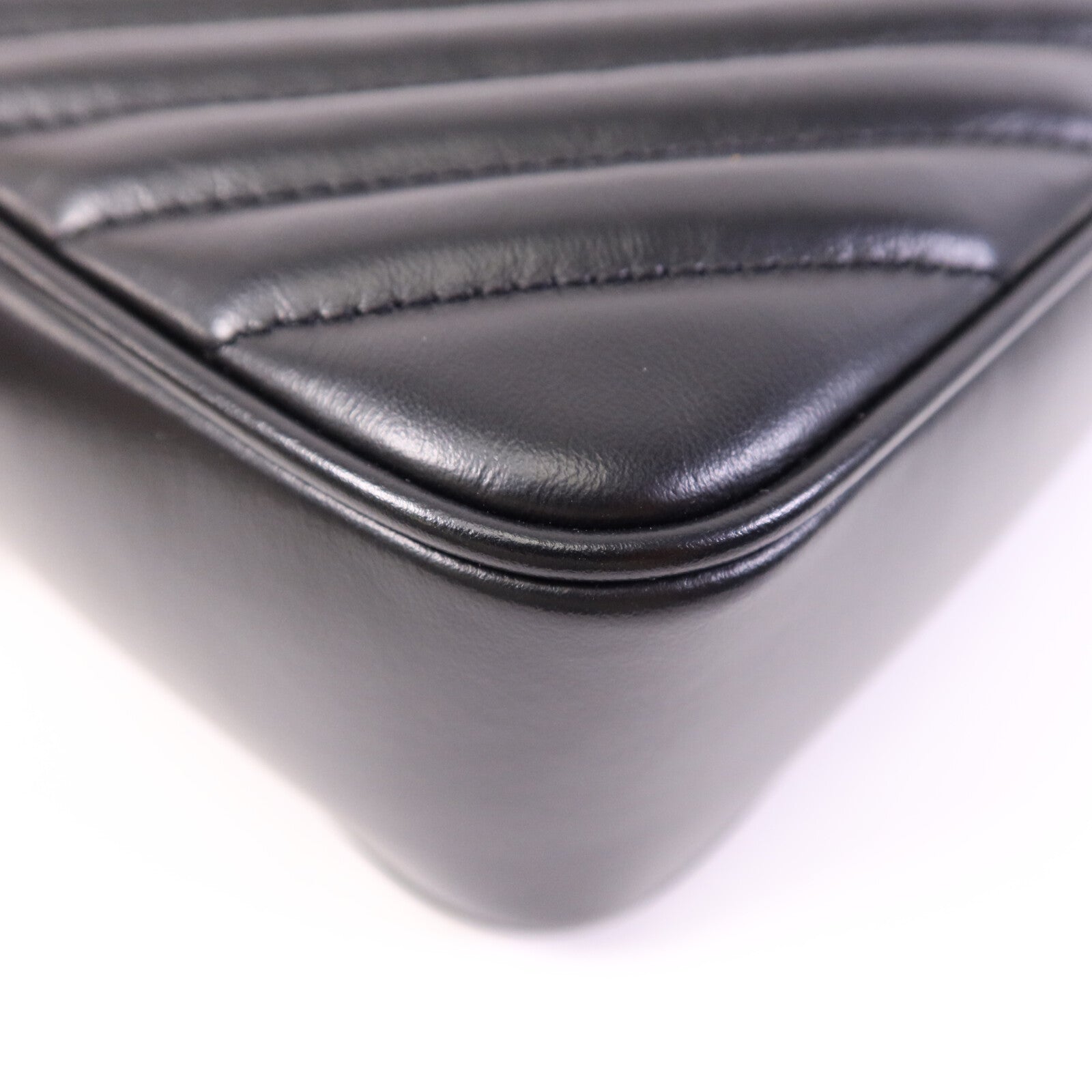 SAINT LAURENT 牛皮皮革Lou Camera Bag金扣肩背袋
