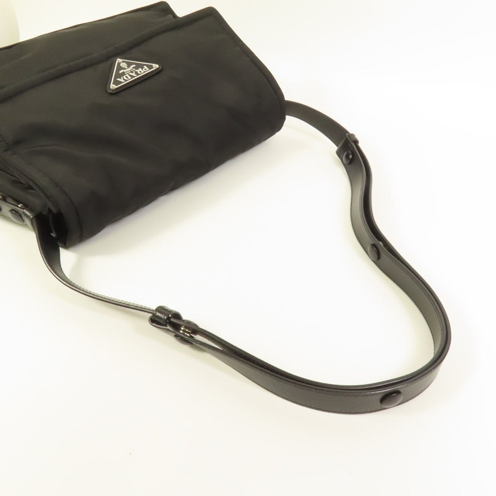 PRADA 尼龍Traveller Medium肩背袋