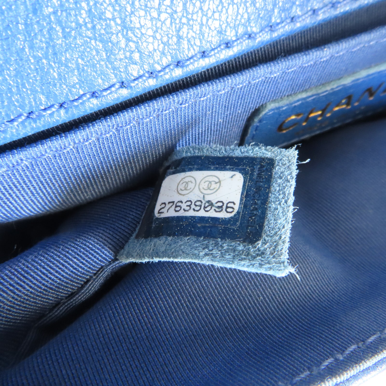 CHANEL 菱格Caviar皮革Mini Chain Bag金扣肩背袋藍色