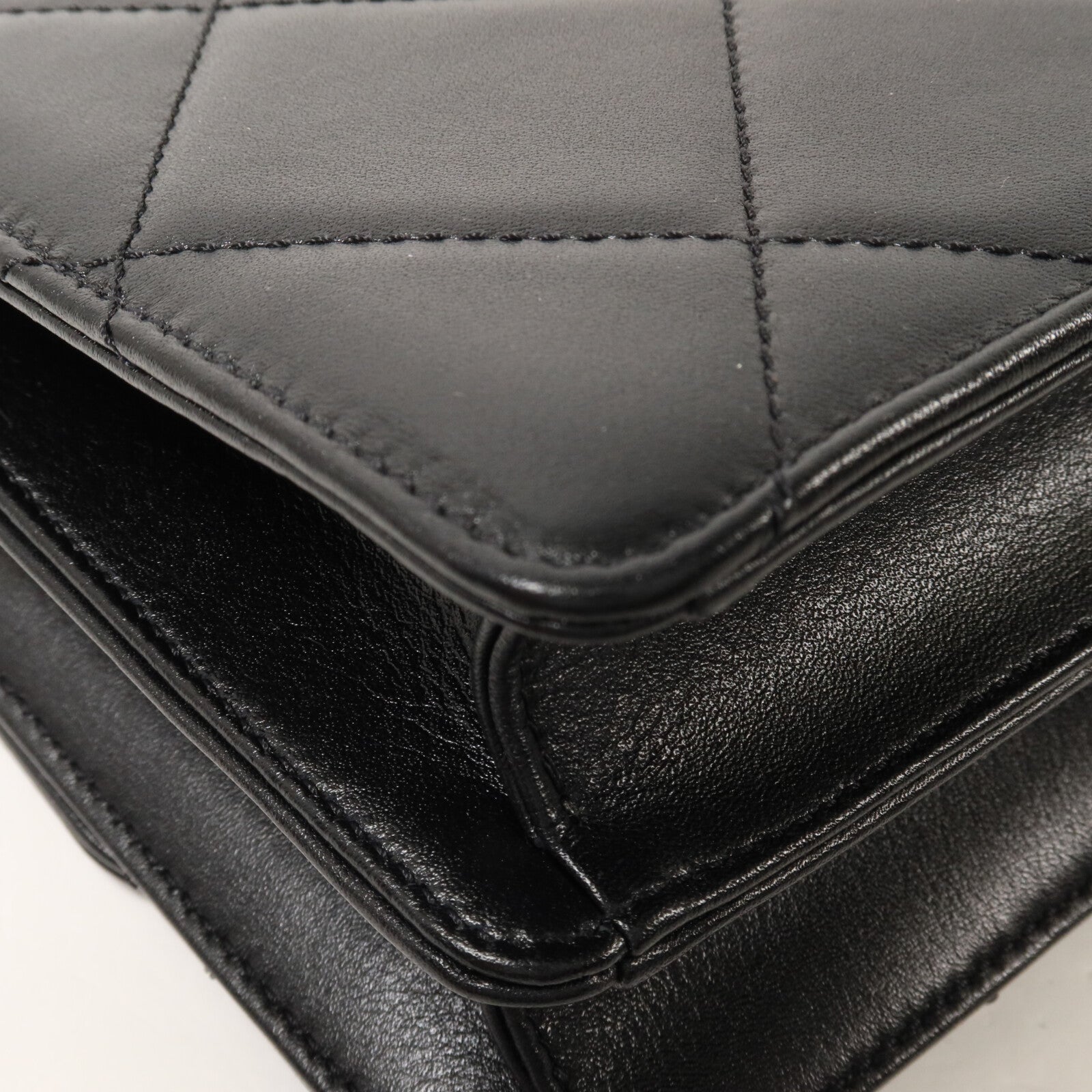 CHANEL 羊皮皮革Octagonal Buckle Mini Flap Bag鏈帶肩背袋