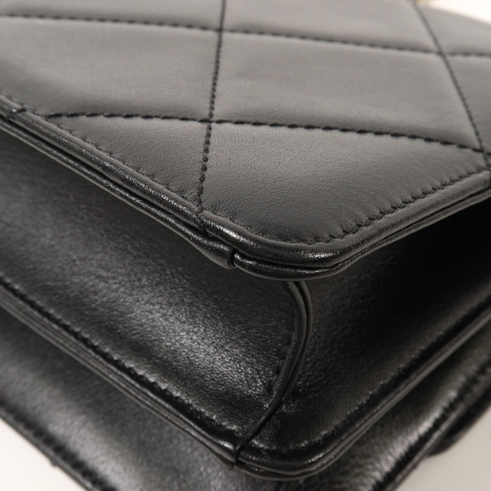 CHANEL 羊皮皮革Octagonal Buckle Mini Flap Bag鏈帶肩背袋