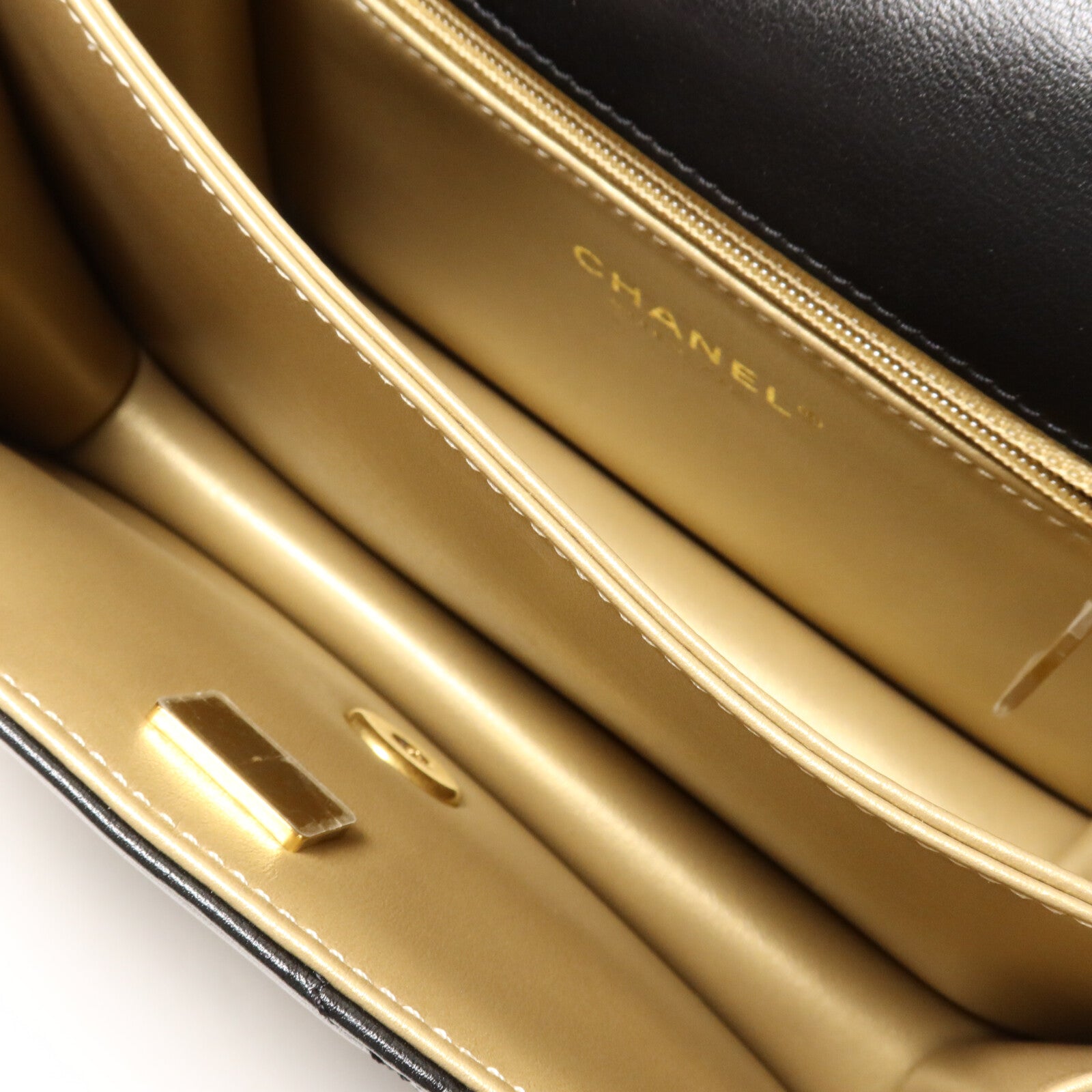 CHANEL 羊皮皮革Octagonal Buckle Mini Flap Bag鏈帶肩背袋