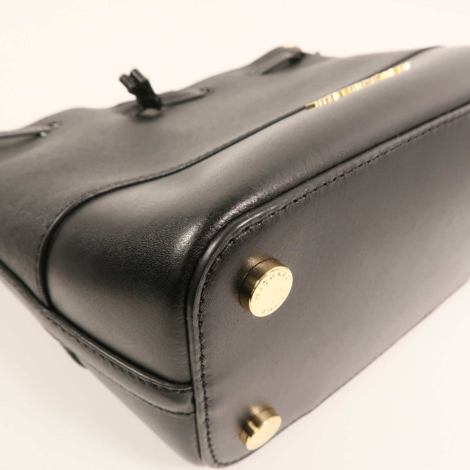 Michael Kors 牛皮皮革Bucket Bag金扣肩背袋