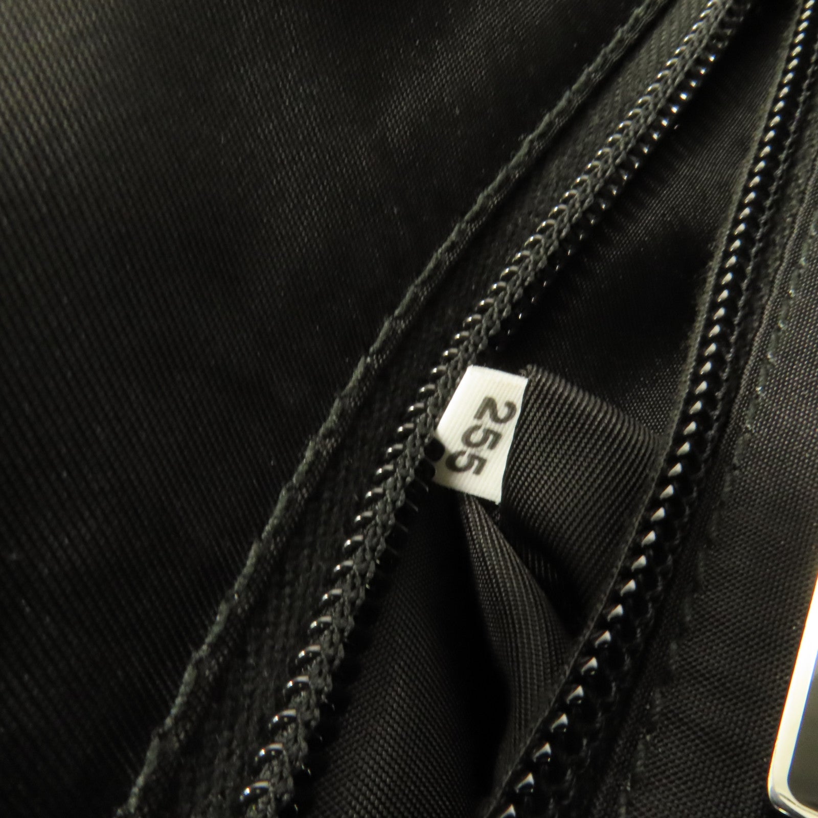 PRADA 尼龍Traveller Medium肩背袋