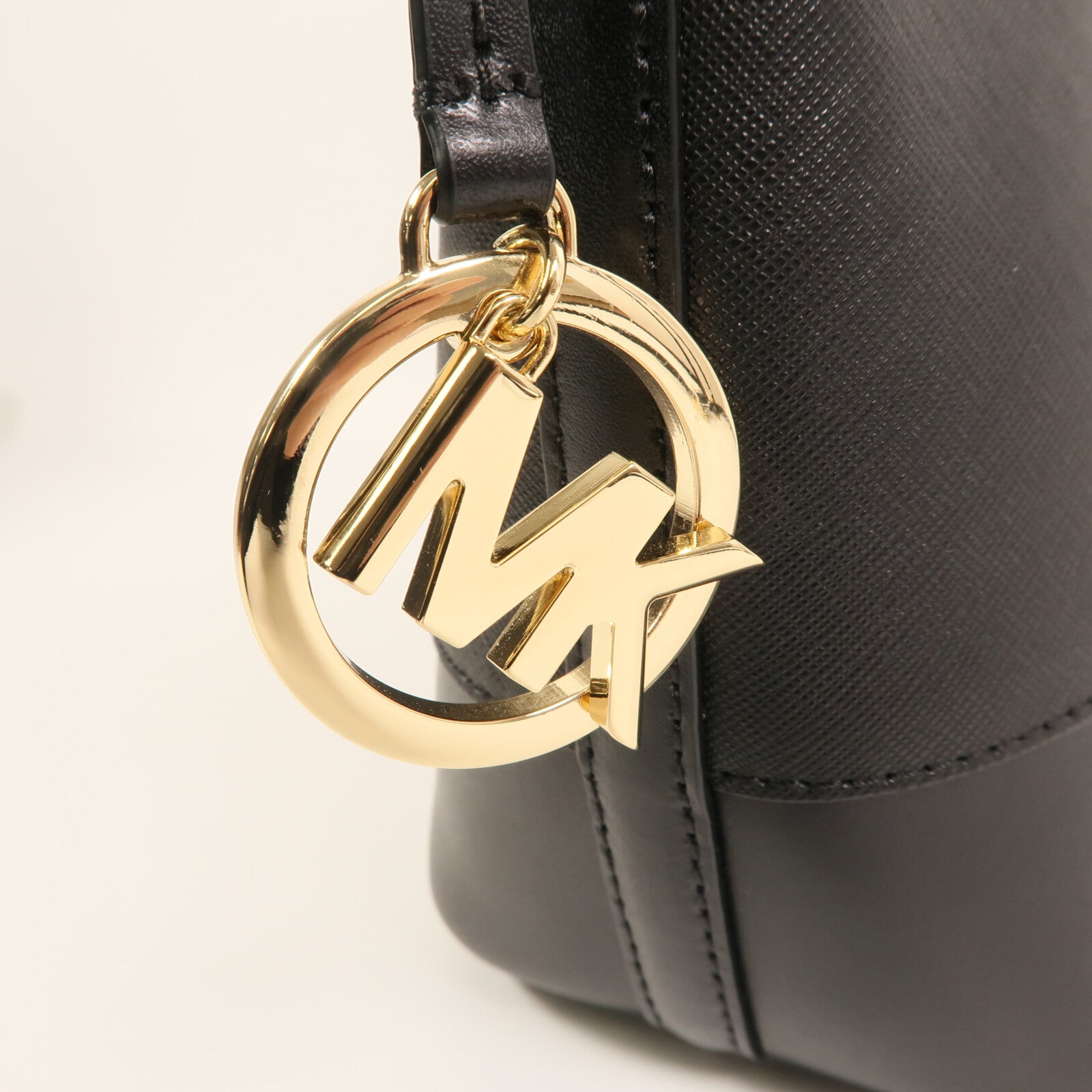 Michael Kors 牛皮皮革Bucket Bag金扣肩背袋