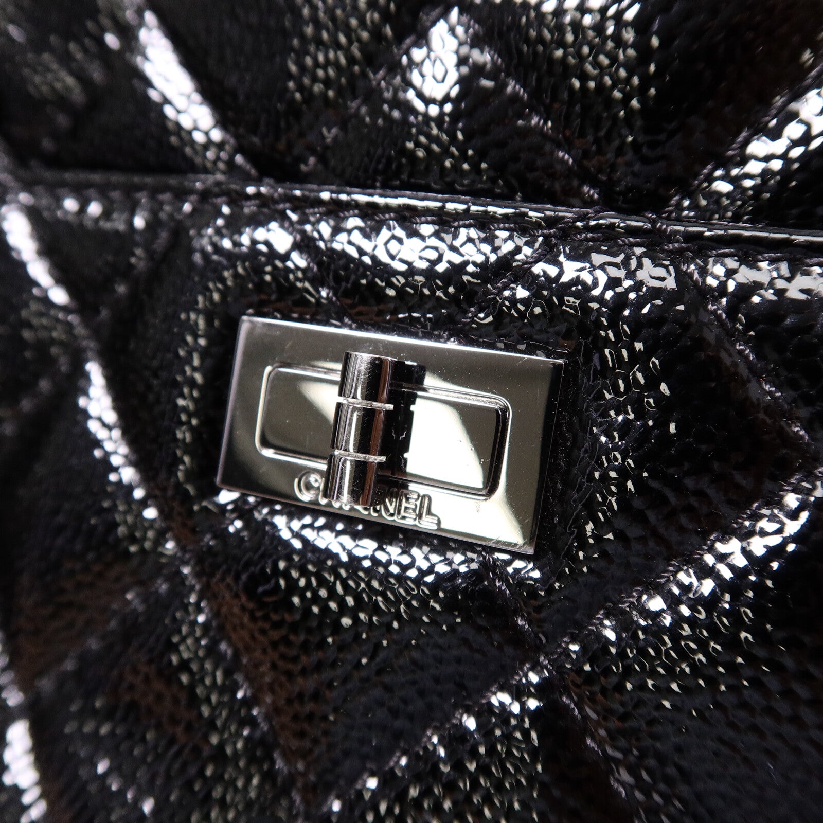 CHANEL 漆皮皮革2.55鏈帶肩背袋