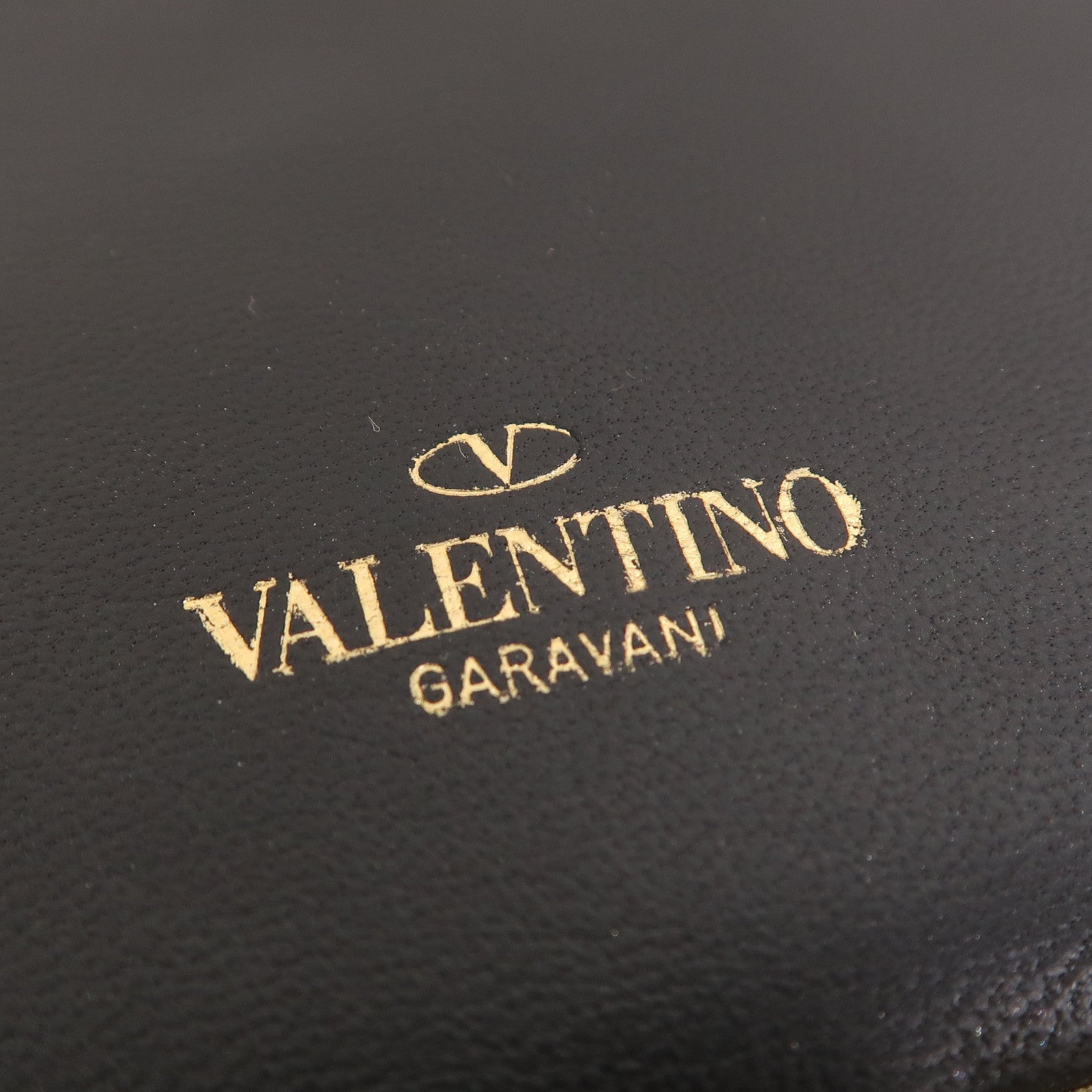 Valentino 牛皮皮革Garavani Rockstud Clutch金扣手拿包