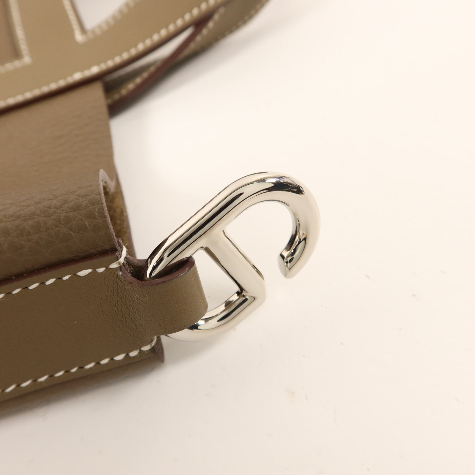 HERMES Clemence皮革In The Loop 23銀扣手挽袋Etoupe