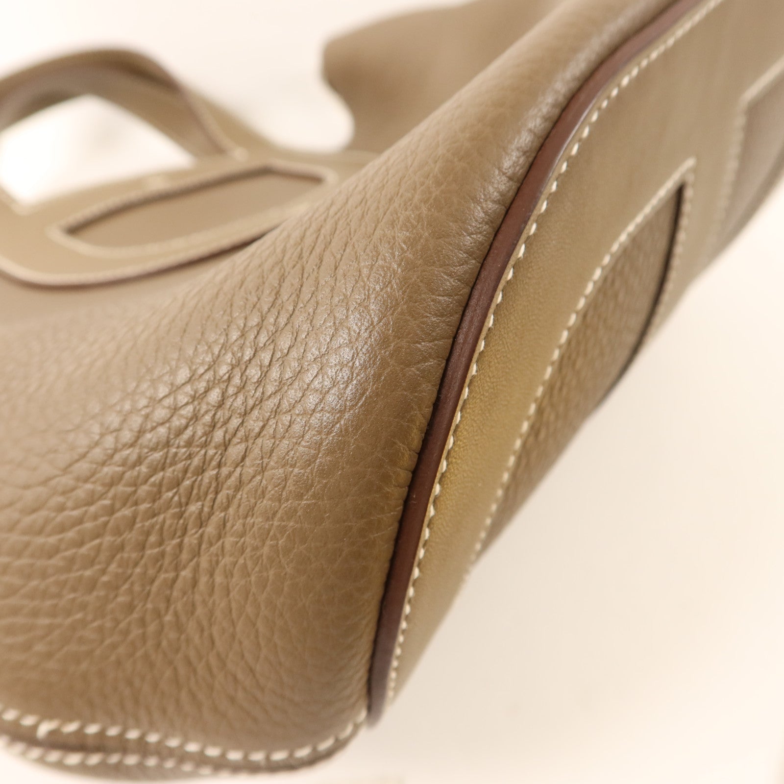 HERMES Clemence皮革In The Loop 23銀扣手挽袋Etoupe