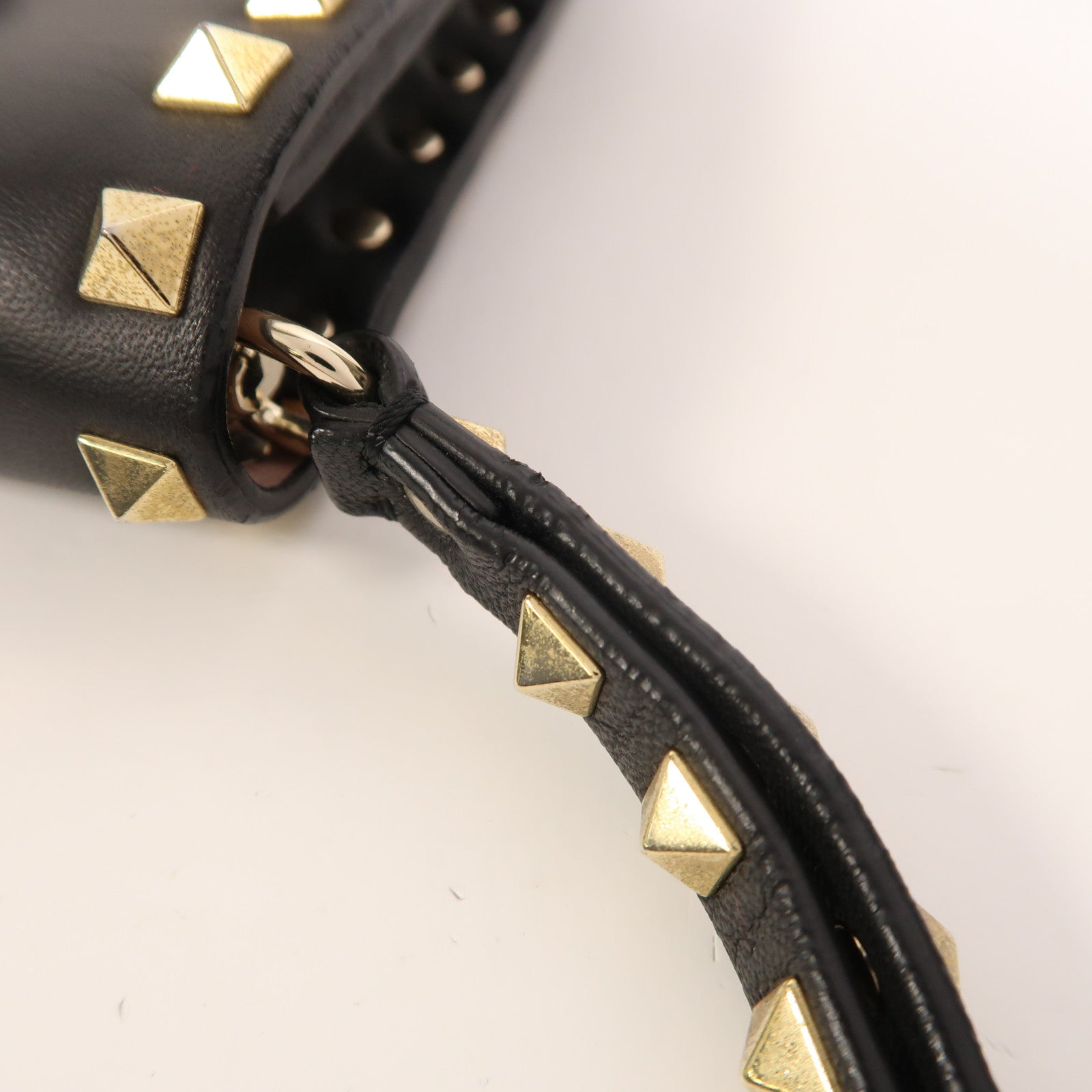 Valentino 牛皮皮革Garavani Rockstud Clutch金扣手拿包