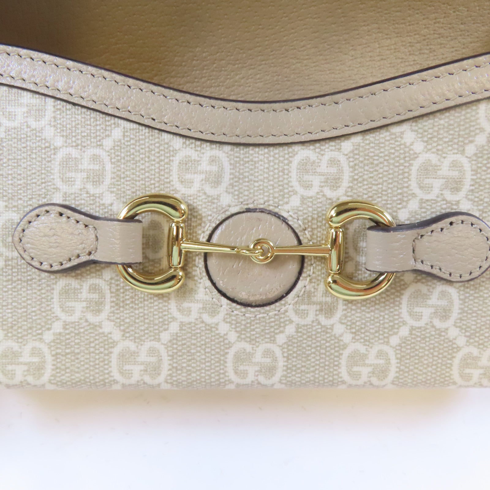 GUCCI 塗層帆布Horsebit 1955 Mini金扣肩背袋米色