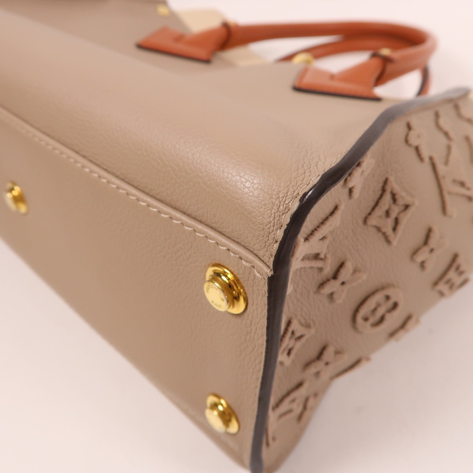 LOUIS VUITTON 牛皮皮革On My Side MM金扣手挽袋