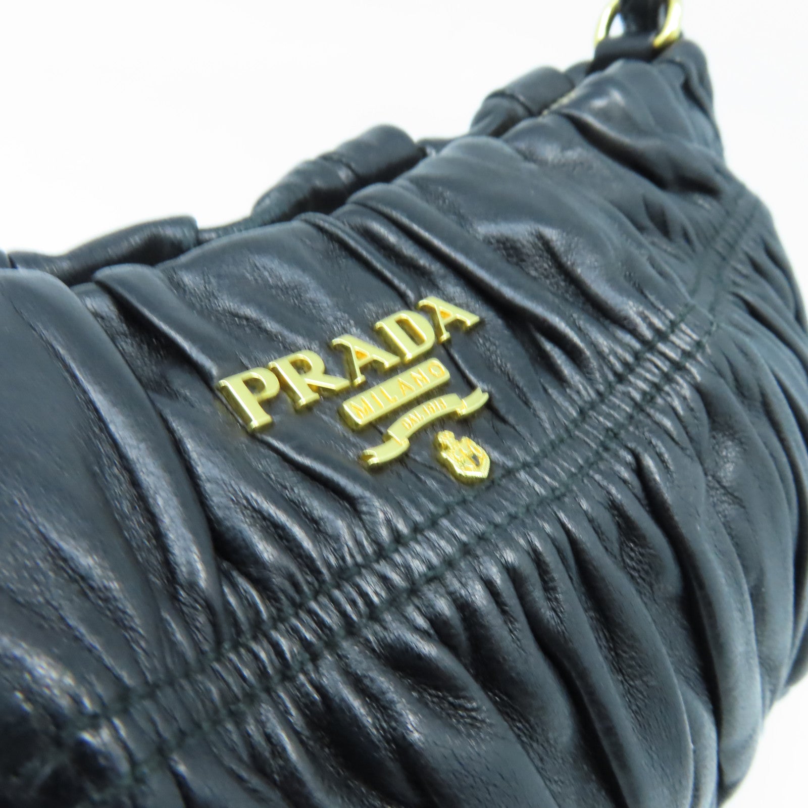 PRADA 牛皮皮革Nappa Gaufre Wristlet金扣手拿包黑色