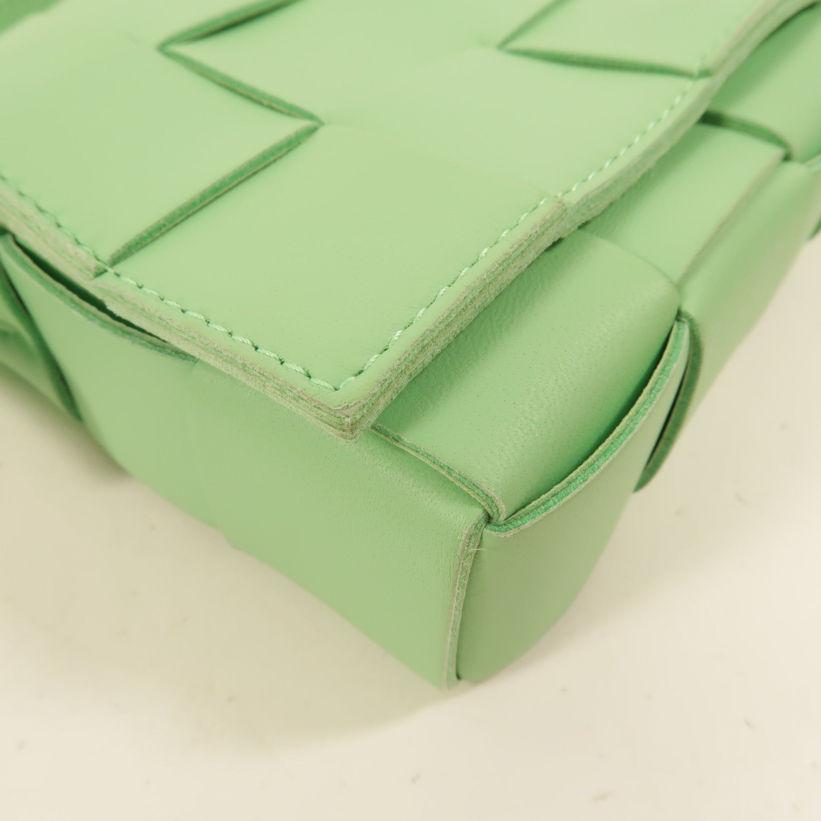 BOTTEGA VENETA 牛皮皮革Cassette Small肩背袋