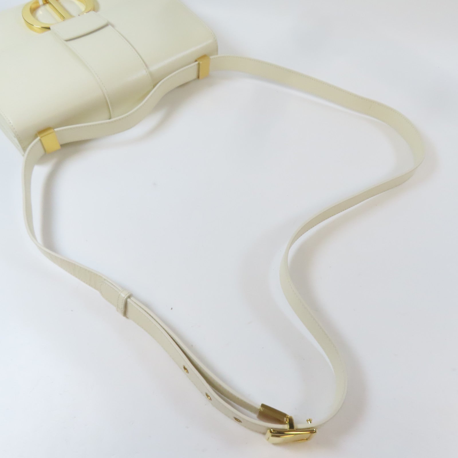 Dior 牛皮皮革30 Montaigne金扣肩背袋白色