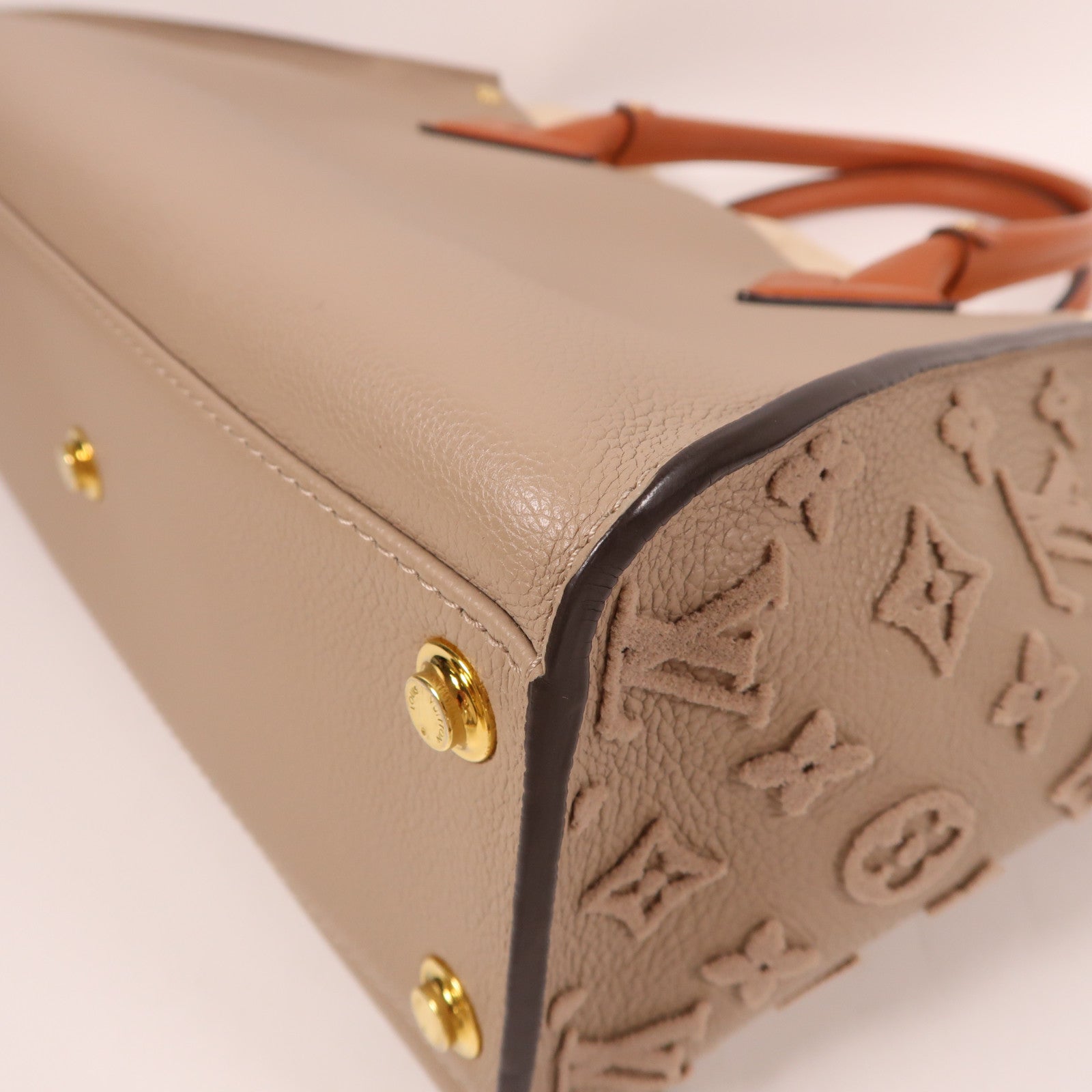 LOUIS VUITTON 牛皮皮革On My Side MM金扣手挽袋