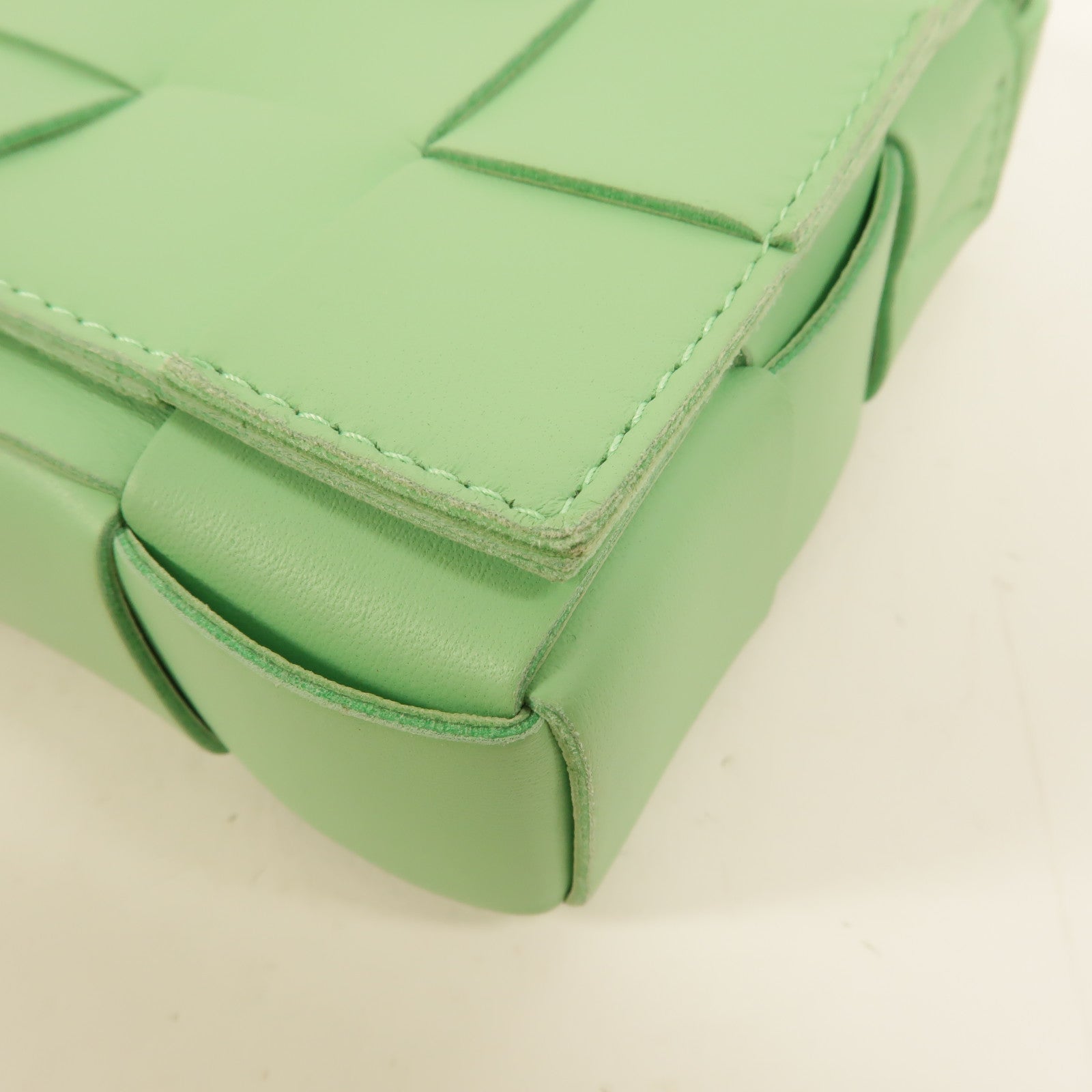 BOTTEGA VENETA 牛皮皮革Cassette Small肩背袋