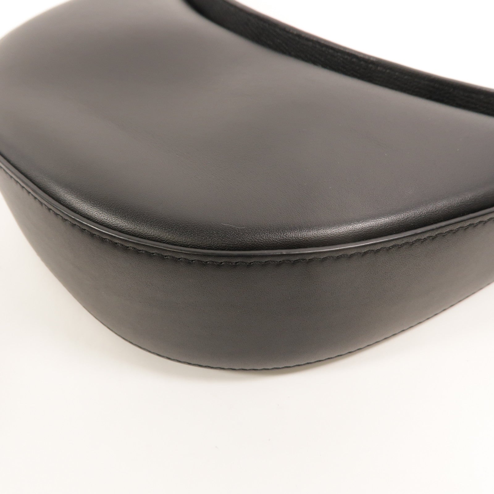 LOEWE 牛皮皮革Luna Small肩背袋