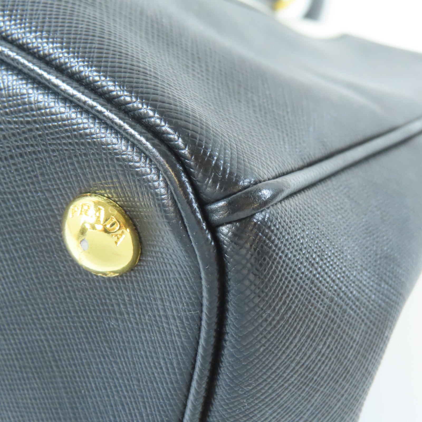 PRADA 【激減優惠】Saffiano皮革Galleria金扣手挽肩背兩用袋黑色/白色