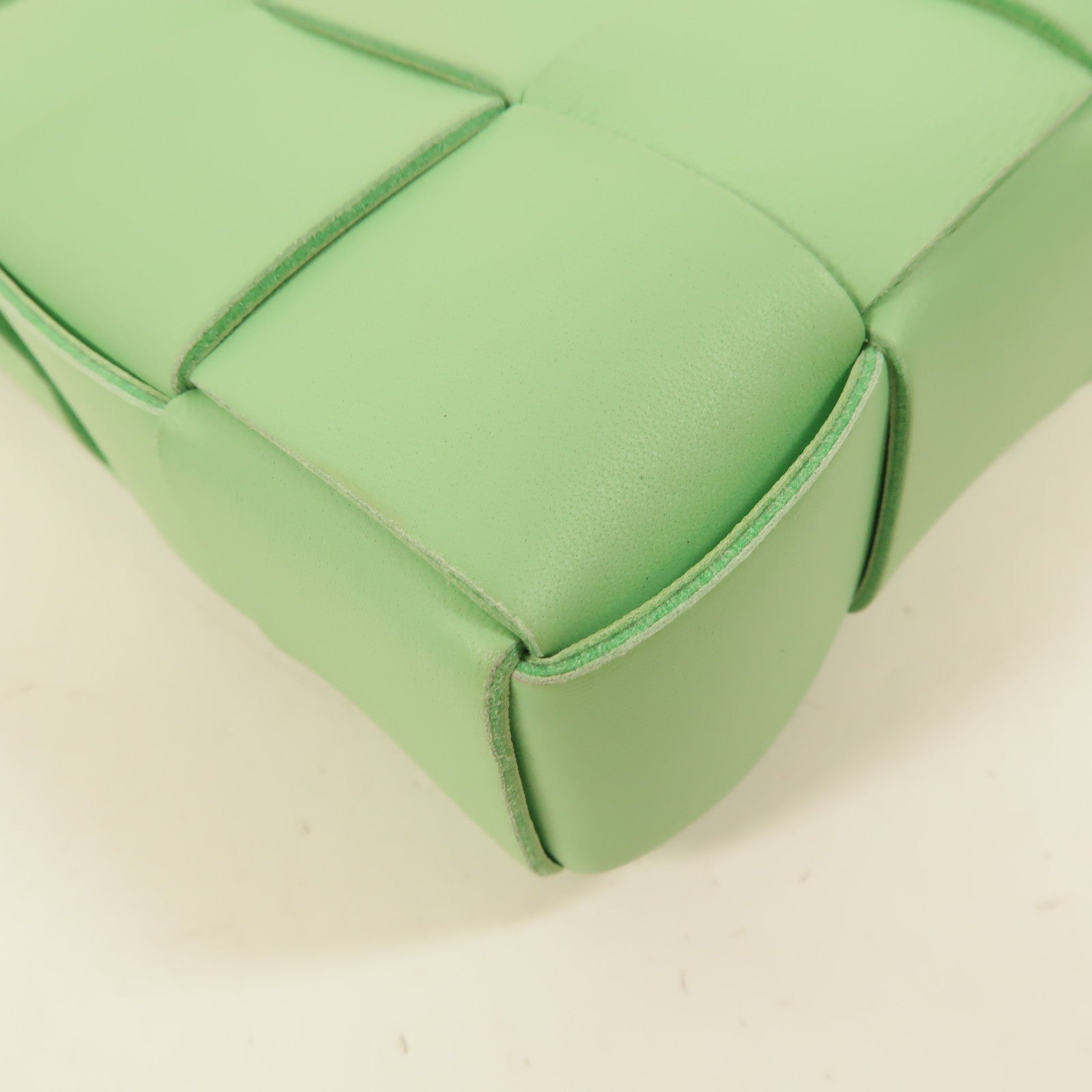 BOTTEGA VENETA 牛皮皮革Cassette Small肩背袋