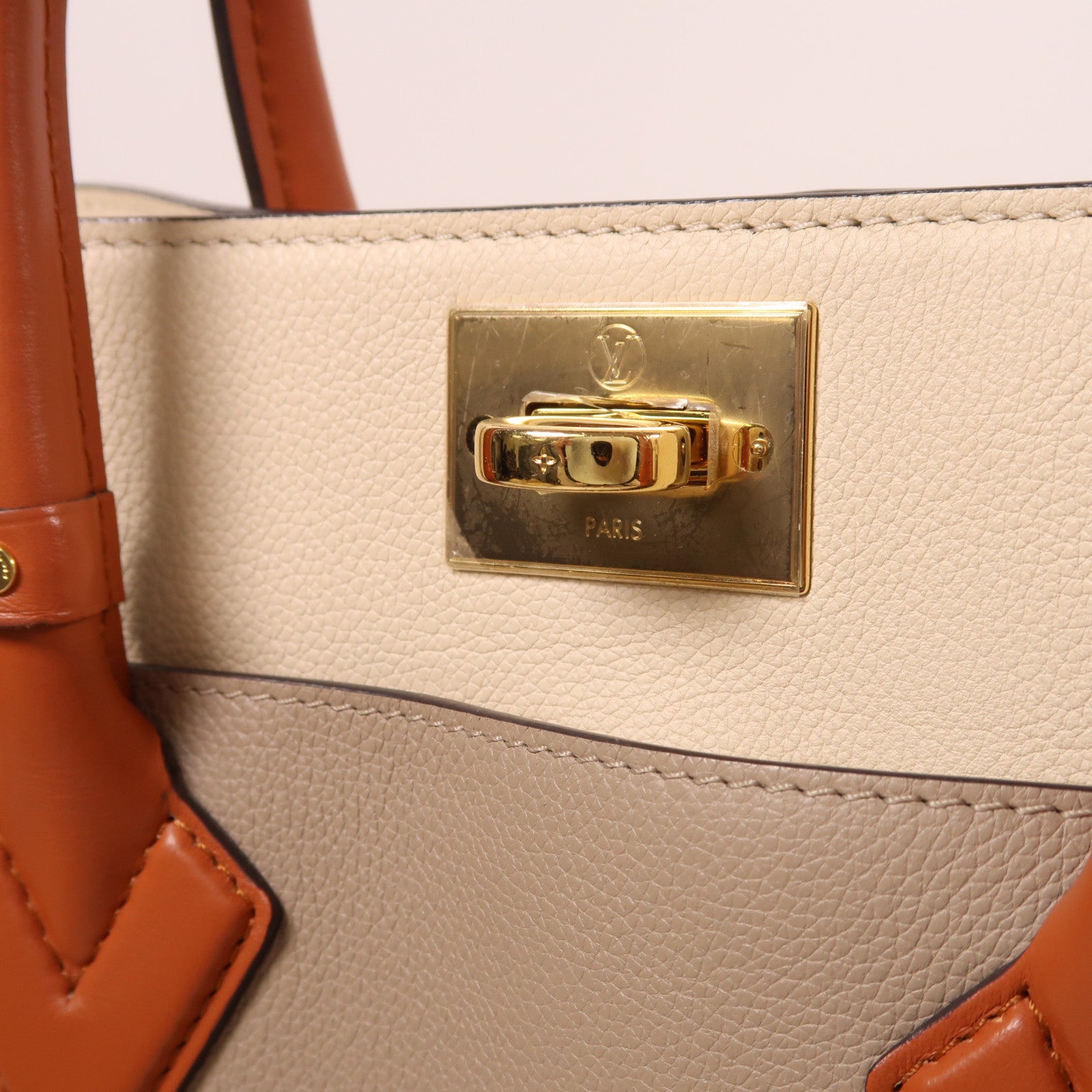 LOUIS VUITTON 牛皮皮革On My Side MM金扣手挽袋