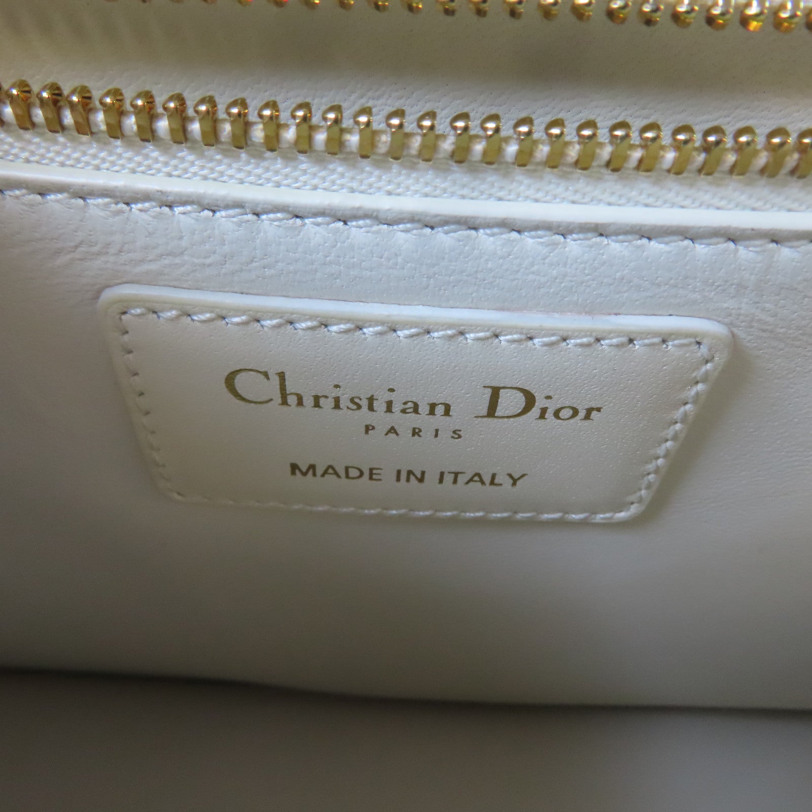 Dior 牛皮皮革30 Montaigne金扣肩背袋白色