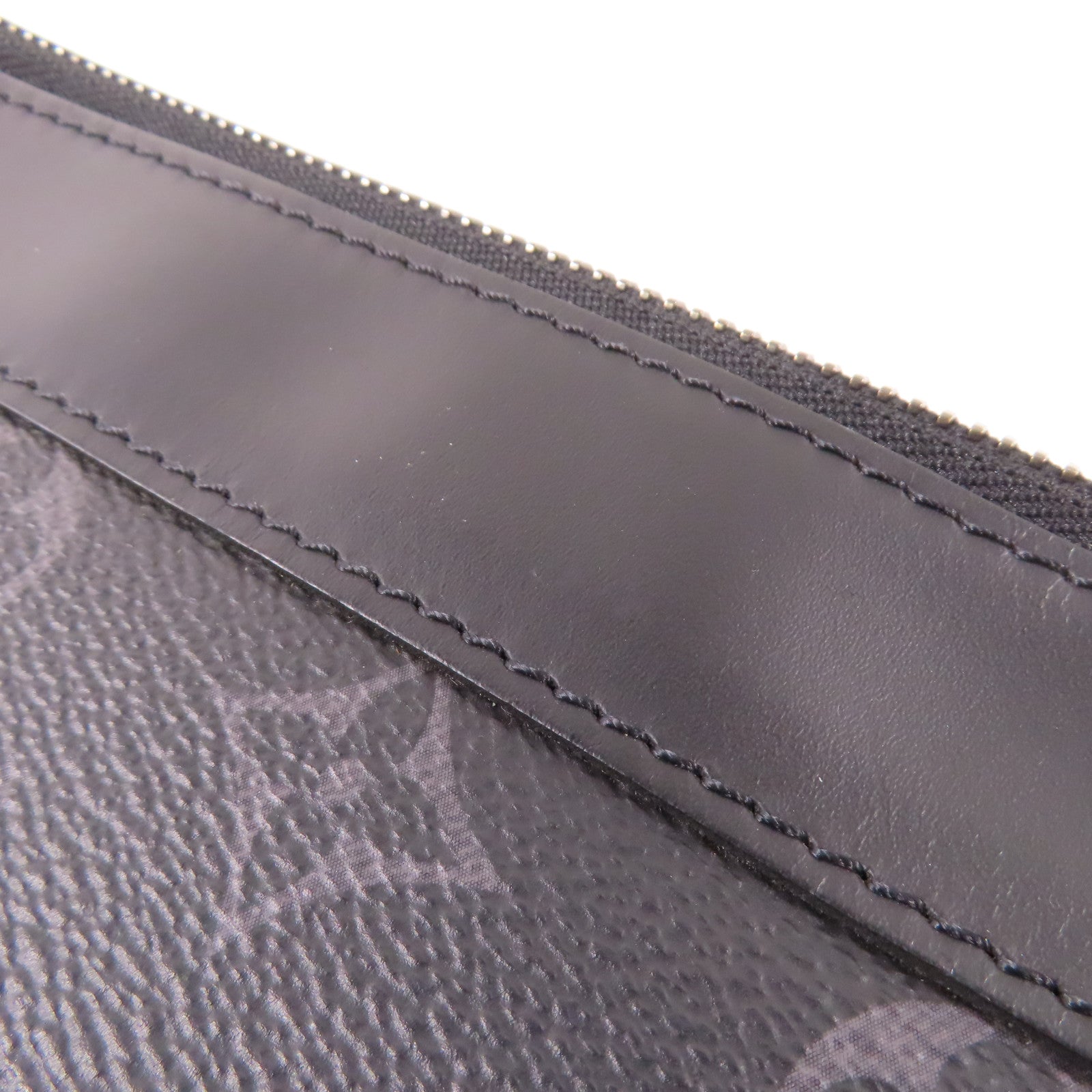 LOUIS VUITTON Monogram Eclipse Pochette Discovery手拿包